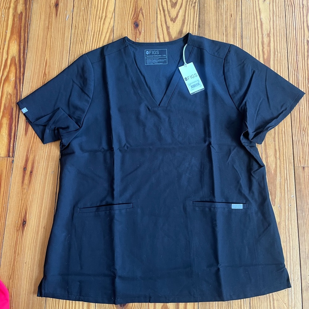 Figs scrub top